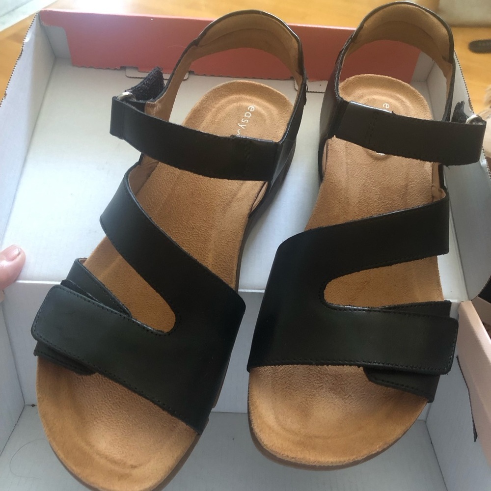 Easy Spirit Women's Black Strappy Comfort Sandal. Mavey size 8